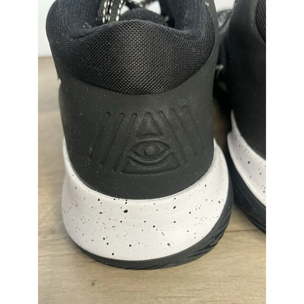 Nike Kyrie Flytrap 4 Men Size 11 Black White Basketball Shoes  CT1972-001